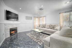 TV - Luxury, cozy, clean home in a private neighborhood (North las vegas)