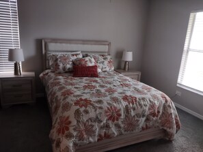 3 camere, una cassaforte in camera, una scrivania, ferro/asse da stiro