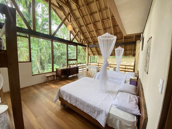 4 bedrooms, in-room safe, desk, free WiFi