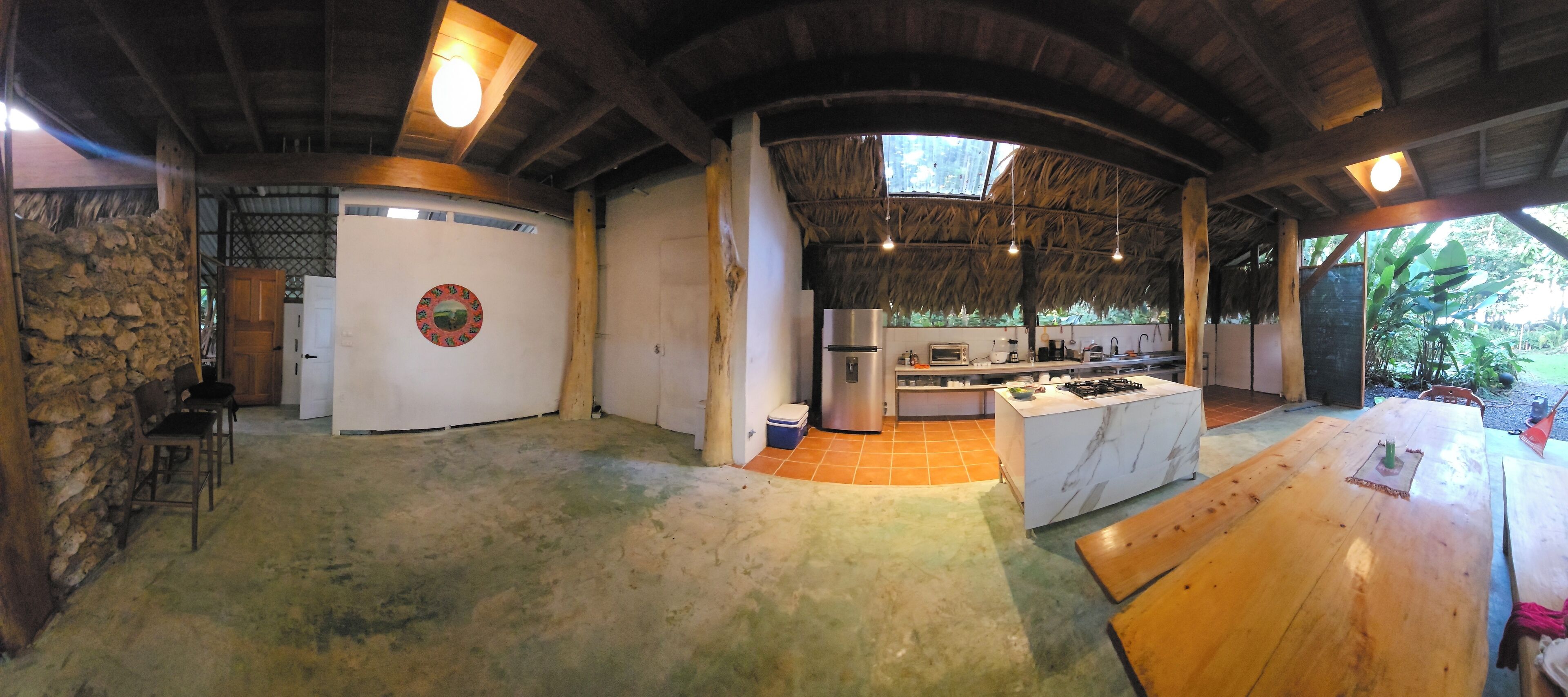 Réfrigérateur, four, plaque de cuisson, cafetière/bouilloire