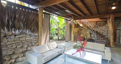 Private natural house, bungalow
seafront paradise, Jungle, lots of animals!