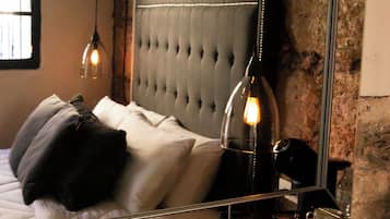 Rom – city, ikke-røyk, kjøleskap | Allergitestet sengetøy, dundyner, safe på rommet og strykejern/-brett