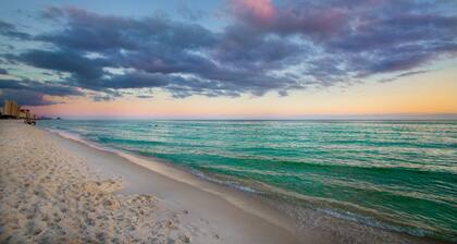 Private Family sized Beach House! Short drive to the white sand beaches!