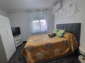 4 habitaciones, escritorio, tabla de planchar con plancha y wifi gratis 
