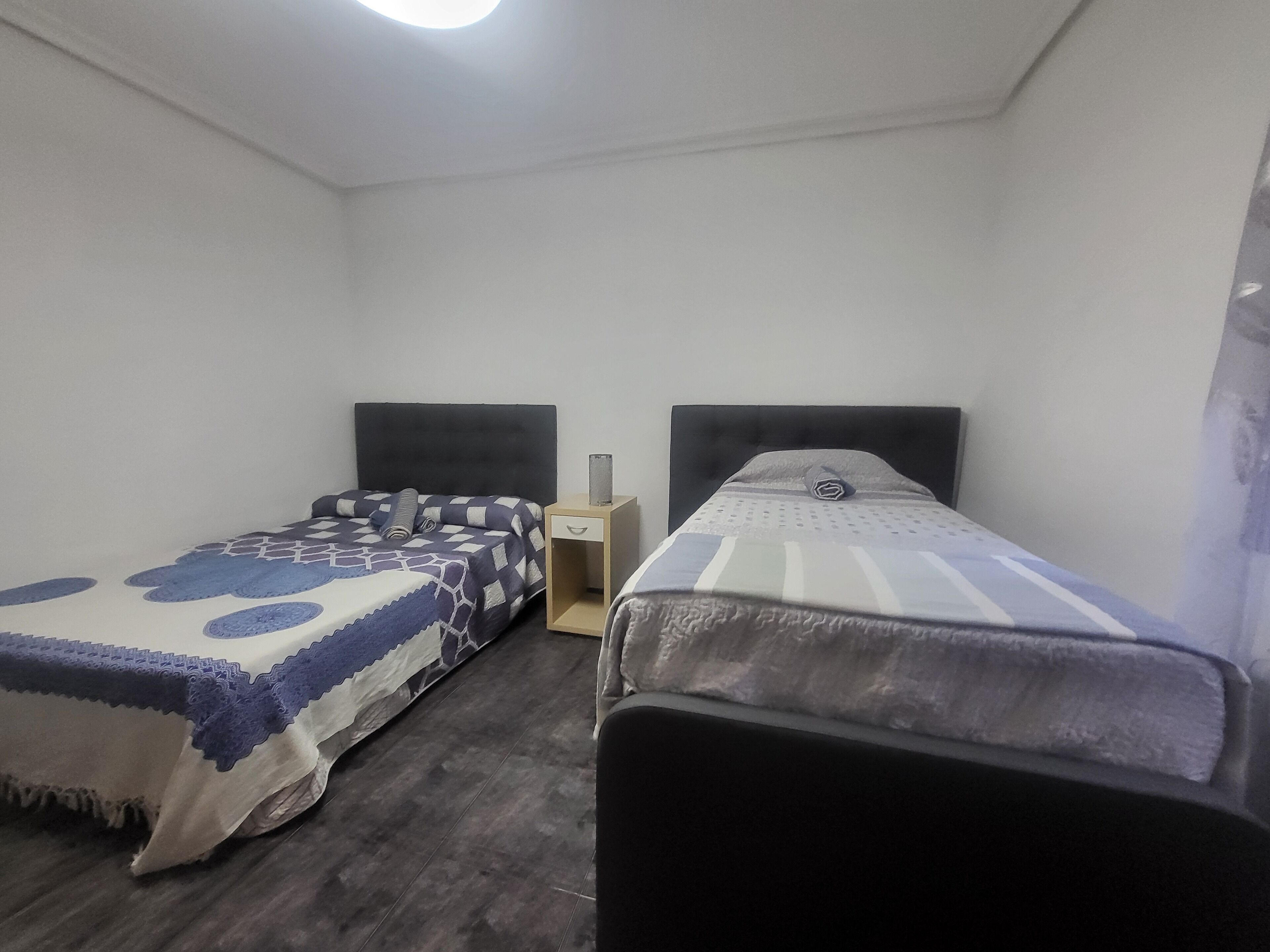 4 Schlafzimmer, Schreibtisch, Bügeleisen/Bügelbrett, kostenloses WLAN