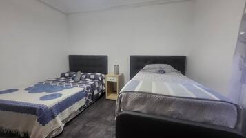 4 soveværelser, skrivebord, strygejern/strygebræt, gratis Wi-Fi