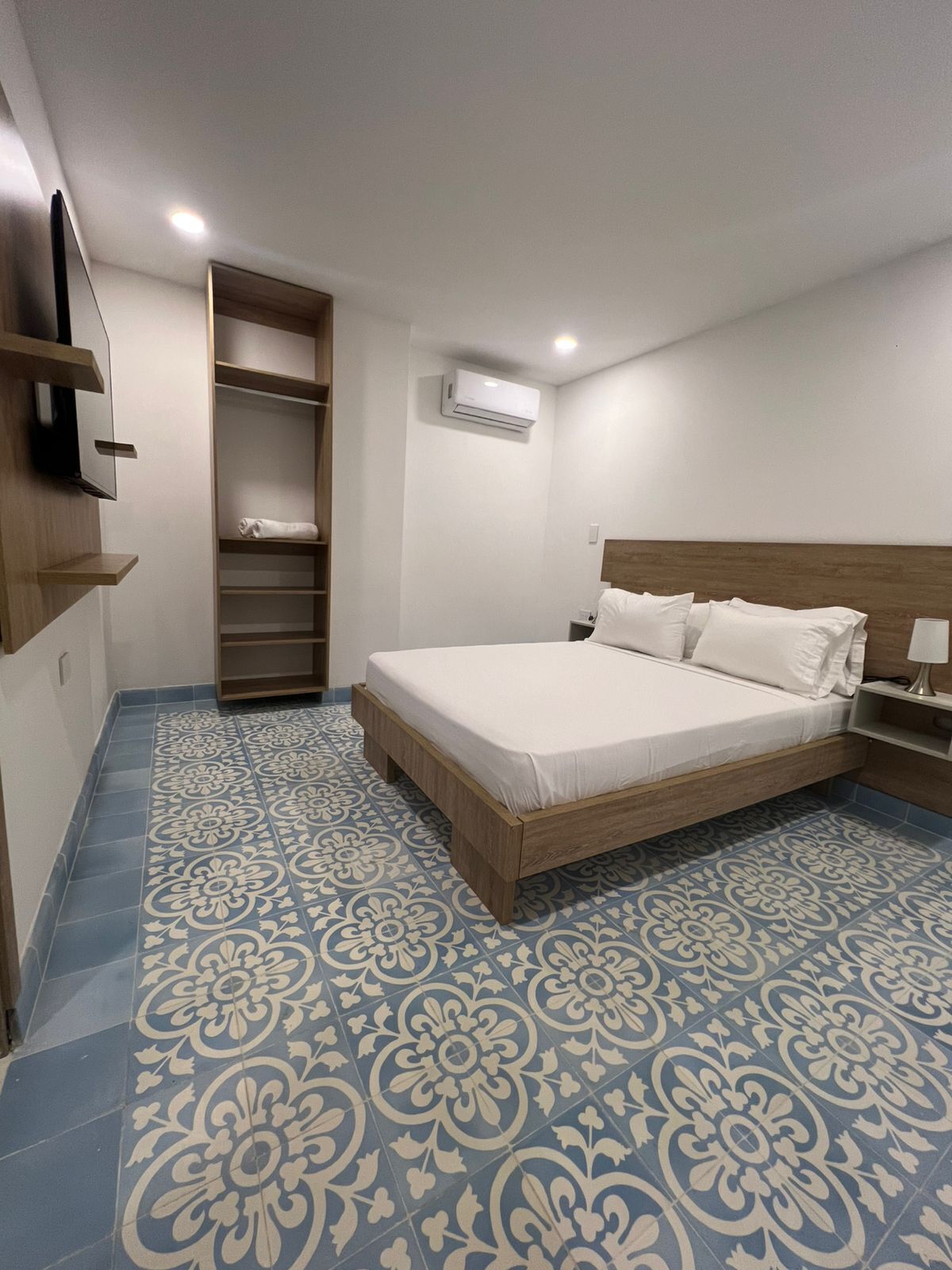 Free WiFi, bed sheets