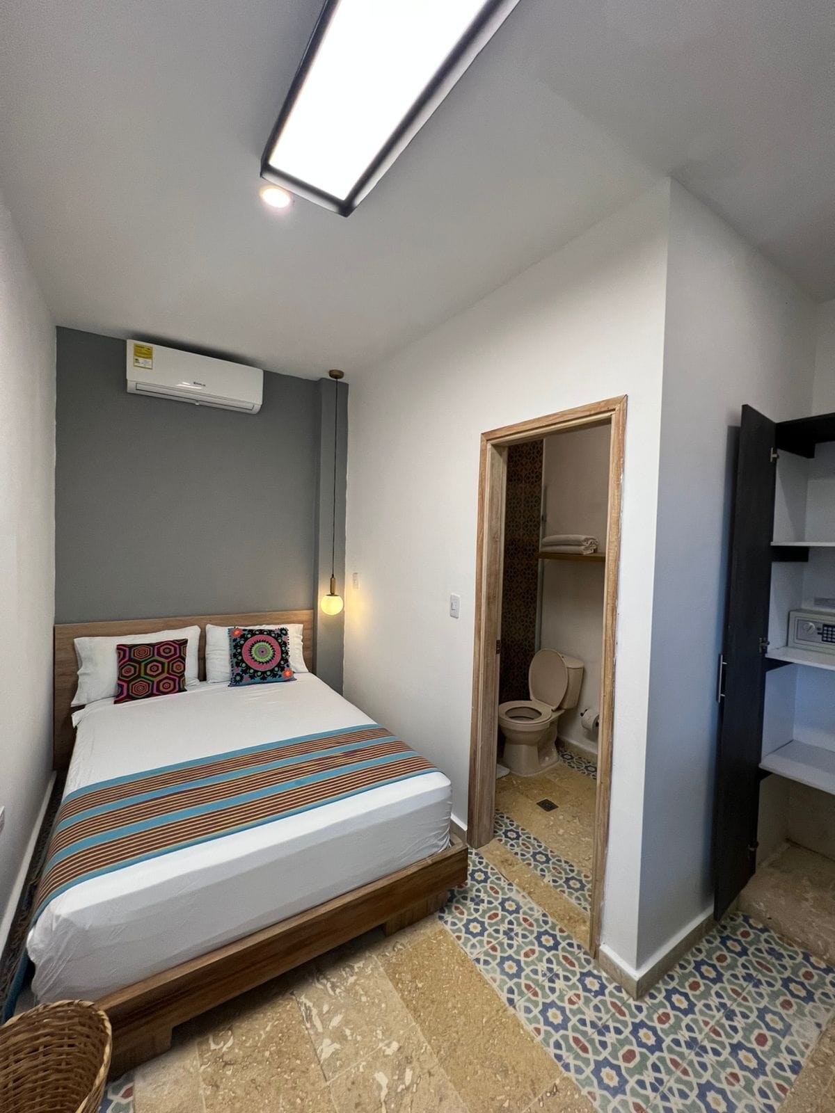 Free WiFi, bed sheets