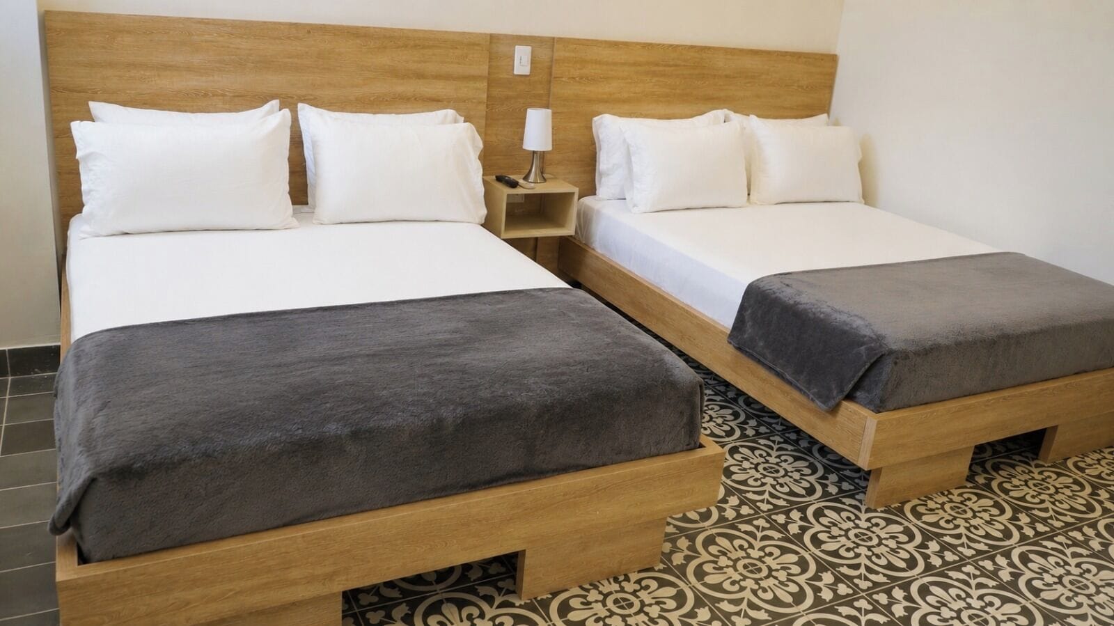 Chambre Quadruple Familiale | Wi-Fi gratuit, draps fournis