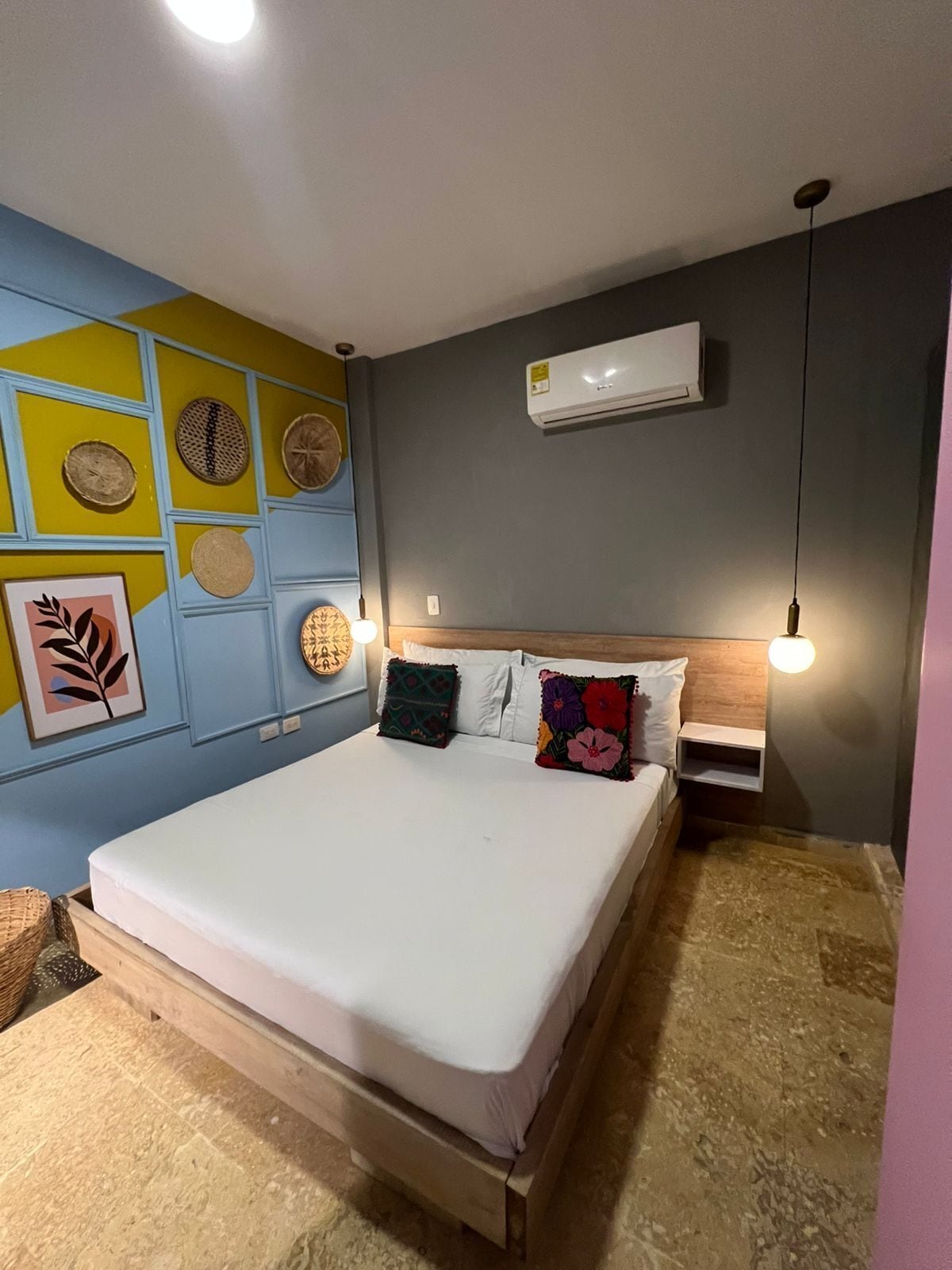 Free WiFi, bed sheets