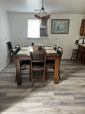 Dining - Ice fishermen welcome. 100 yards to Saginaw bay.  1.5 miles to casino.  (Standish)