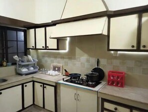 Microondas, horno y comedor 