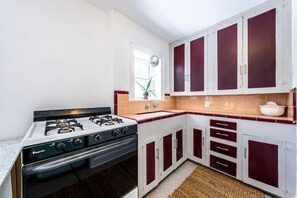 冰箱、微波炉、烤箱、炉灶