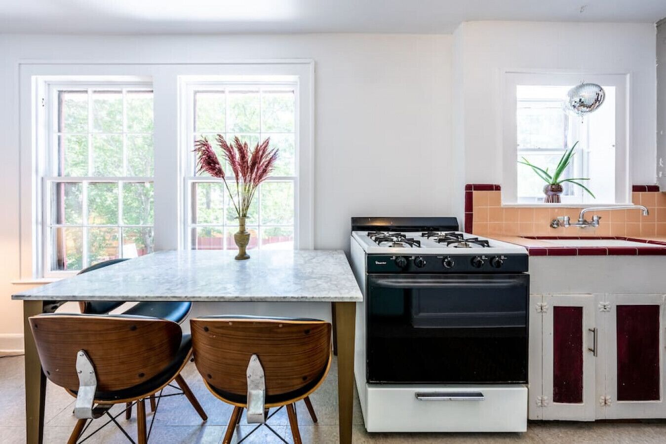 The Charmer, Super Close to UT + Downtown