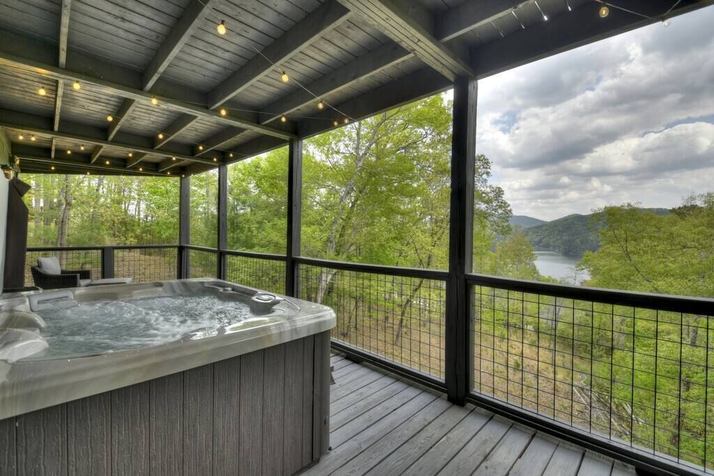 Lakeview Rendezvous|Book 2 Nights Get 3rd Free!