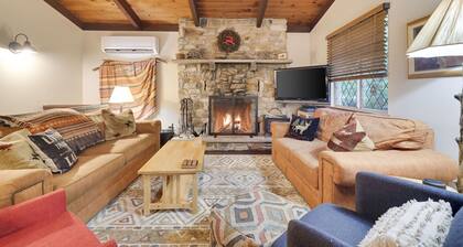 Steps from the Lake! Fire Pit, Paddle Boards, Aquaslide in Lake!