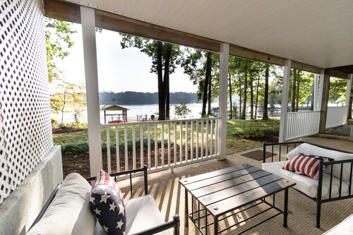 Private Beach space on Pea Hill Creek!