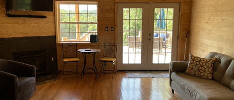 تلفزيون ذكي، مدفأة، ألعاب فيديو