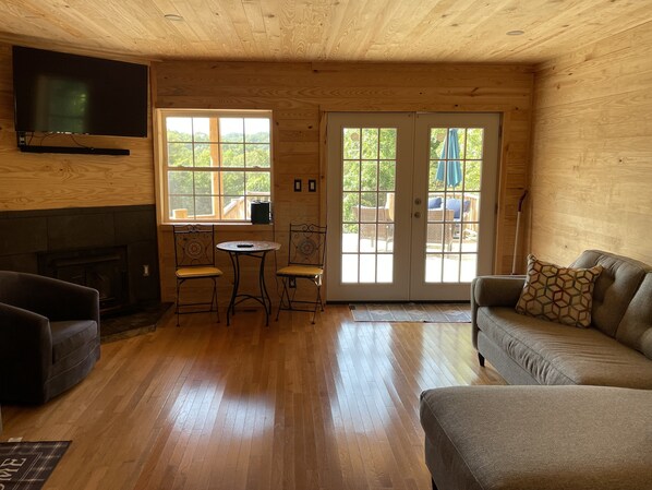 Smart TV, chimenea y videojuegos 