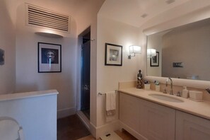 Doccia, asciugacapelli, bidet, asciugamani
