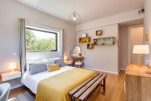 5 Schlafzimmer, Bügeleisen/Bügelbrett