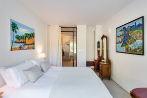 5 bedrooms, iron/ironing board