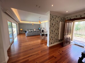 Smart TV, fireplace, books, stereo