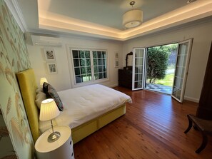 4 bedrooms, desk, iron/ironing board, travel crib