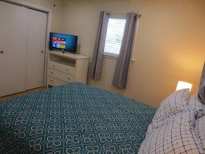 2 bedrooms, desk, iron/ironing board, free WiFi - 2 Bedroom Apartment Near Downtown Durham (Durham)