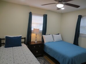 2 bedrooms, desk, iron/ironing board, free WiFi - 2 Bedroom Apartment Near Downtown Durham (Durham)