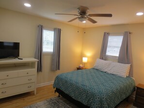 2 bedrooms, desk, iron/ironing board, free WiFi