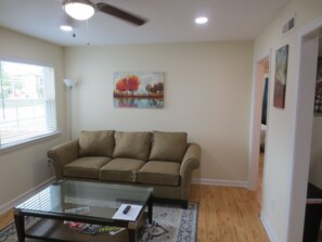 Smart TV - 2 Bedroom Apartment Near Downtown Durham (Durham)