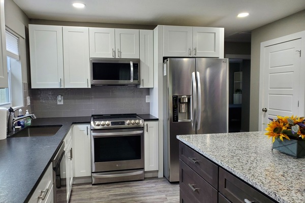 Frigorífic, microones, forn i placa de cuina