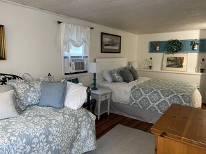 4 habitaciones, escritorio, tabla de planchar con plancha y wifi 