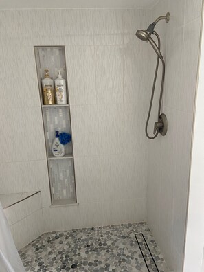 Badewanne, Whirlpool, Haartrockner, Handtücher