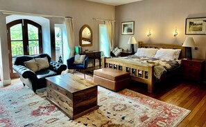 Premium bedding, memory foam beds, in-room safe, individually decorated - The Old Flax Mill (Coleraine)