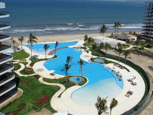 Luma Nuevo Vallarta Brand New Designer 4 bedroom beachfront apartment