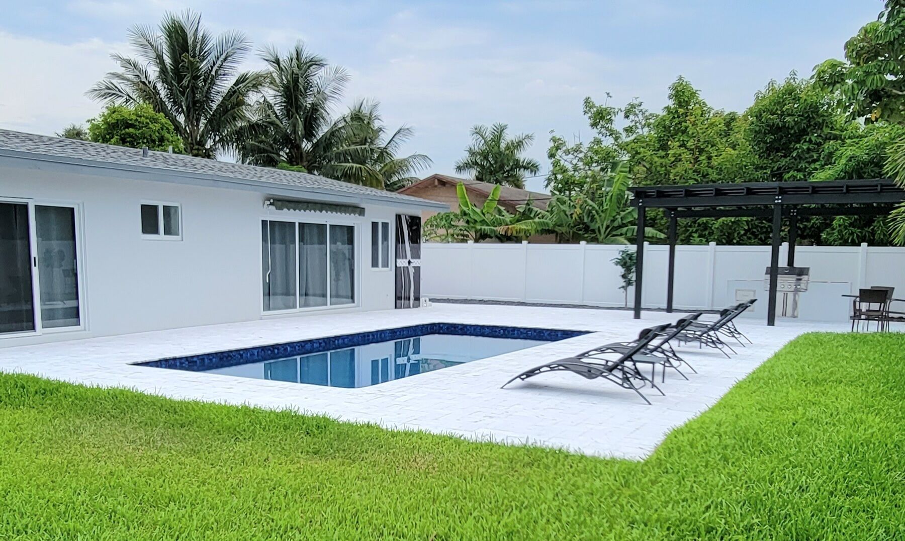 Full house- 2 bedroom -2 bathroom with a pool
