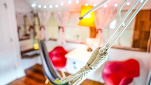 Treehouse East with Private Bath | ห้องพักตกแต่งอย่างมีเอกลักษณ์, ตกแต่งพิเศษโดยเฉพาะ
