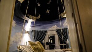 The Sacred Tower Room with Swing Bed and Shared Bath | Decoración personalizada y muebles diferentes 