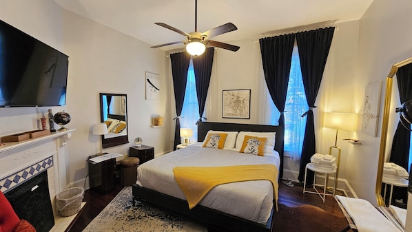 The Savannah Room, King Bed w/ Detached Bathroom | Individualmente decorados, individualmente mobiliados