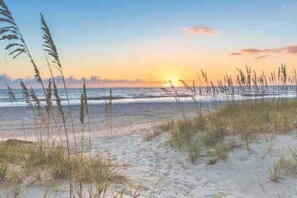 In Strandnähe, Liegestühle, Strandtücher