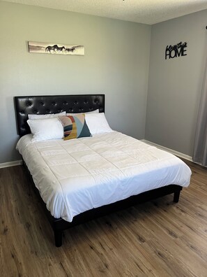 2 chambres, fer et planche à repasser, Wi-Fi gratuit, draps fournis