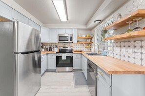 Fridge, microwave, oven, stovetop - 2 King Beds - The Boise Bungalow - Boise, BSU, Airport, Boise Aquatic Center (Boise)