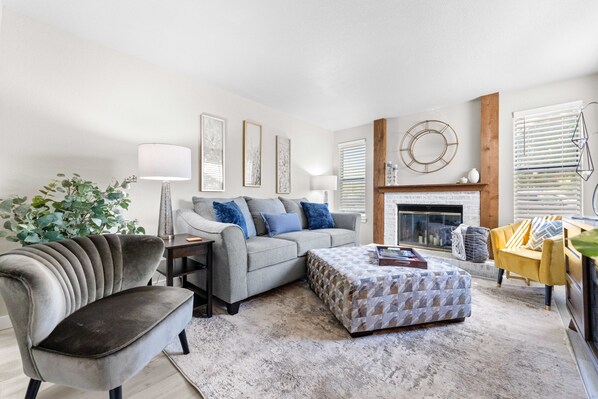 Smart TV, Netflix, DVD player, books