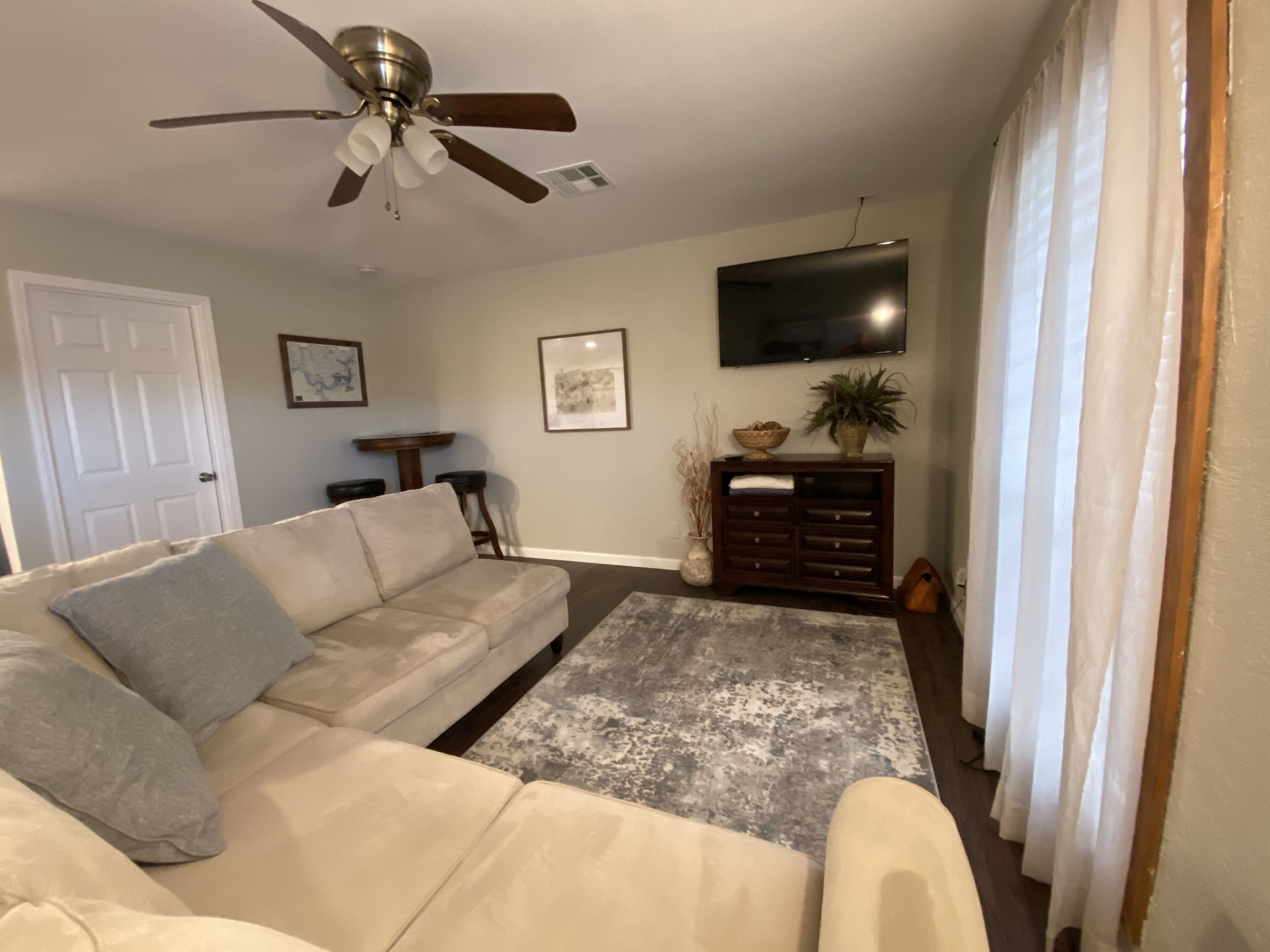 A Reel Good Time! Cozy 2 bedroom unit