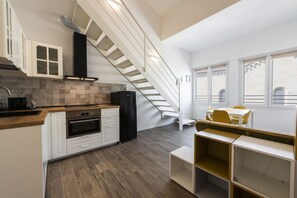 Fridge, oven, stovetop, dishwasher
