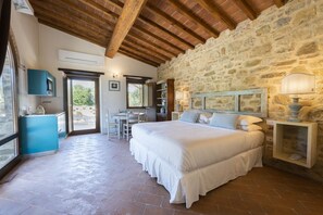 10 habitaciones, wifi y ropa de cama 