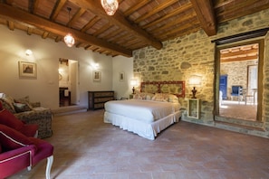 10 bedrooms, WiFi, bed sheets