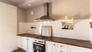 Réfrigérateur, micro-ondes, four, lave-vaisselle